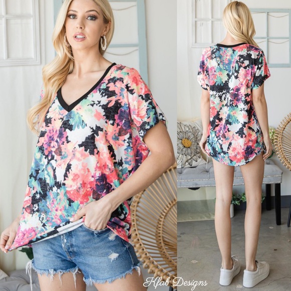 Tops - LAST! V Neck Soft Floral Contrast Knit Top!